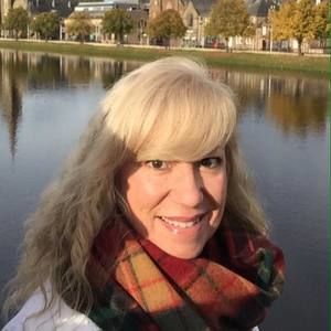 Meet your Posher, Lauri